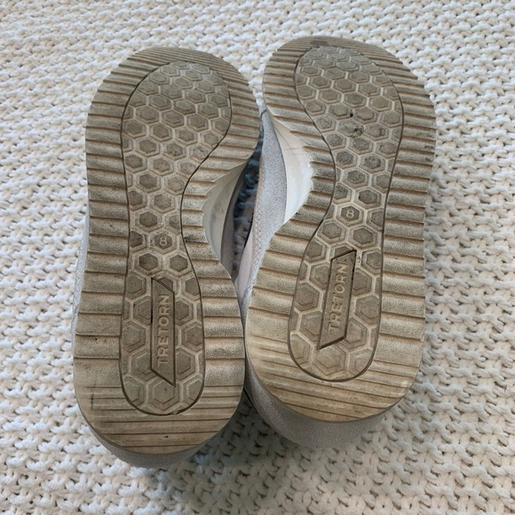 Tretorn Women’s Rawlins  Sneakers, Suede Upper & Textured Rubber Sole; Size 8M - Picture 5 of 7